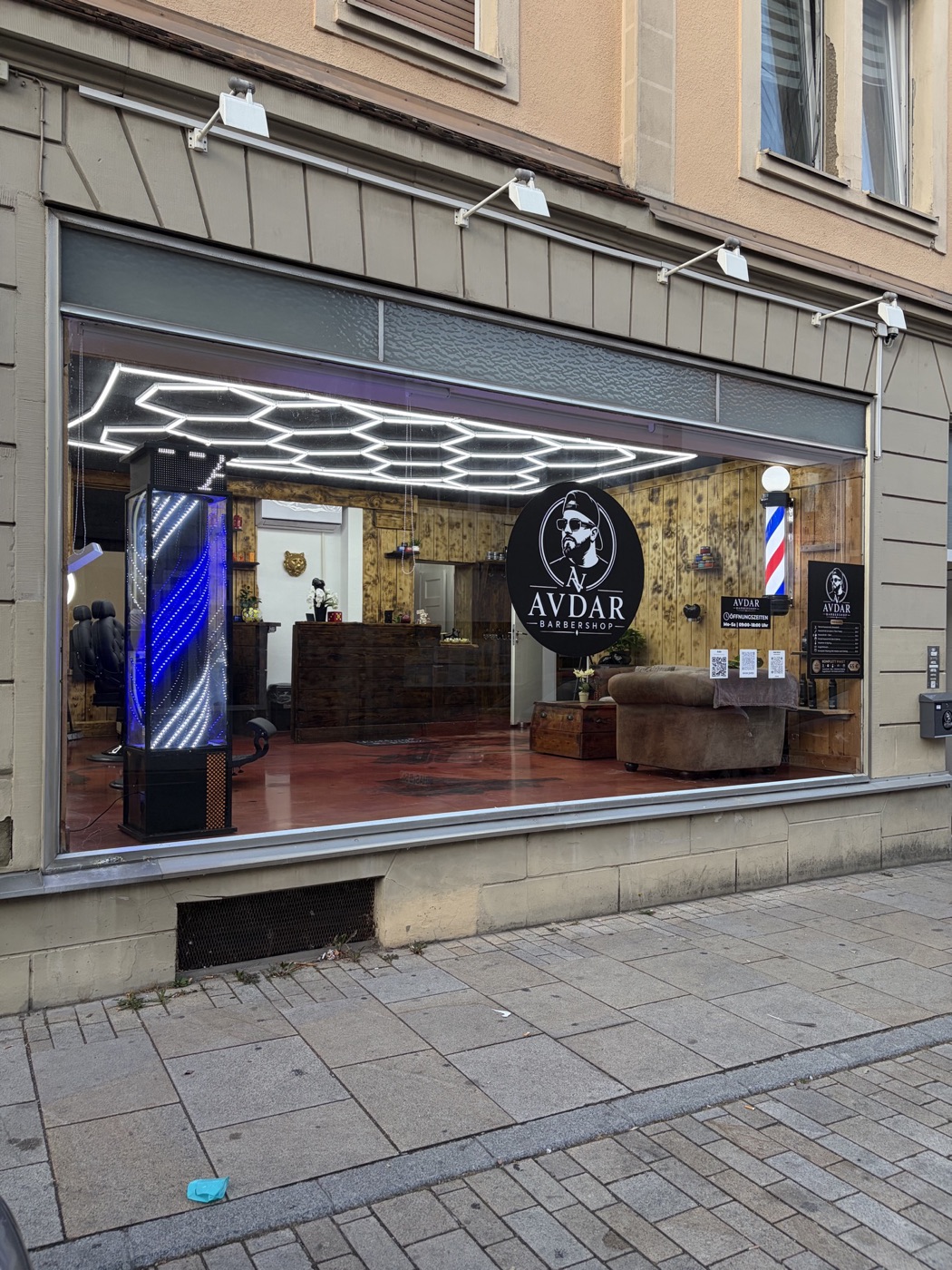 Außenansicht des Avdar Barbershop in der Oberen Straße